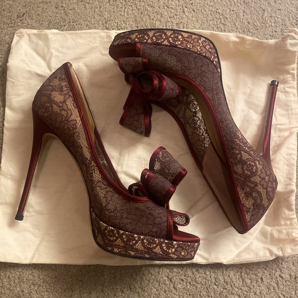Stunning lace Valentino satin heels - Picture 2 of 7